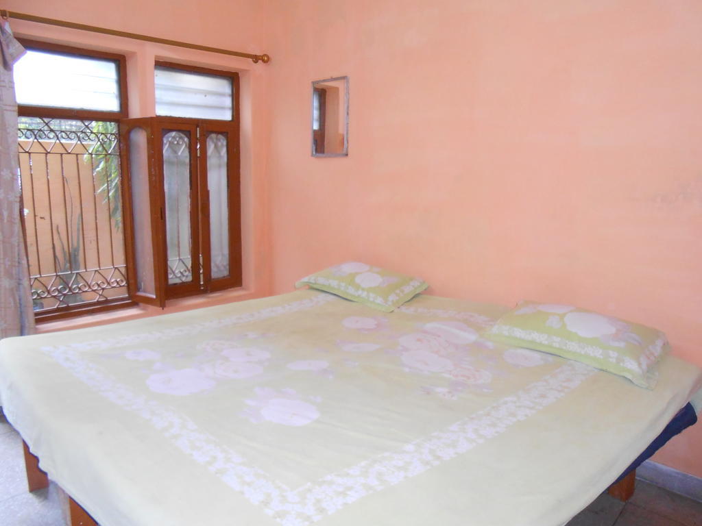 Maruti Guest House Varanasi Habitación foto